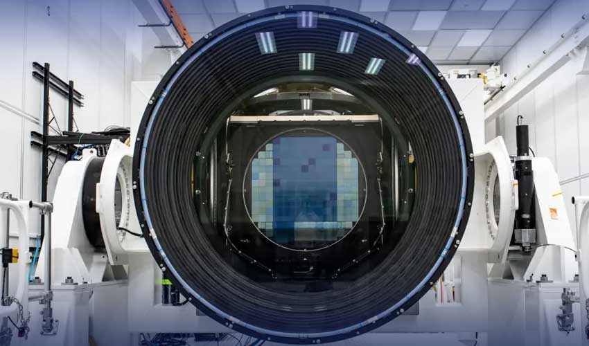 Scientists create biggest digital camera for universe exploration
